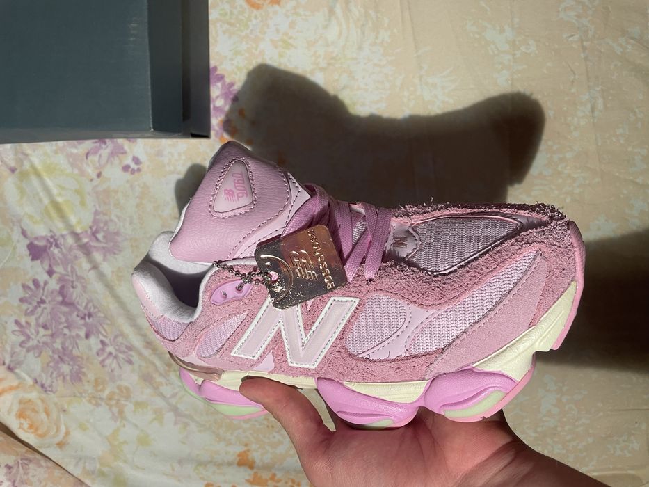 New Balance 9060 Pink Marimea 38 Noi