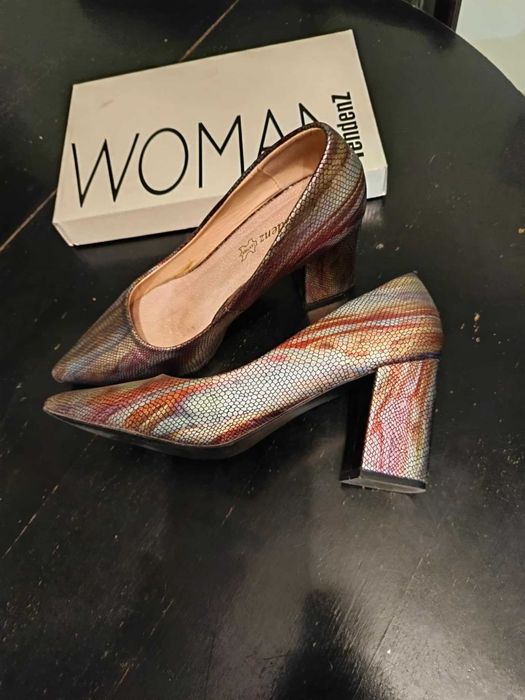 Боти, обувки и три чифта сандали