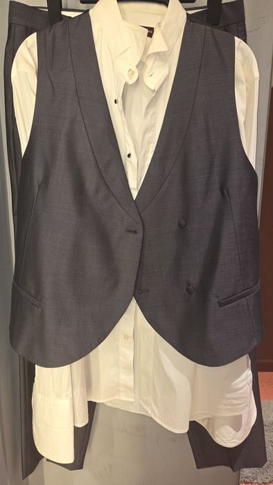 Продавам костюм за абитуренски бал за момче 174см високо 50 размеп кос