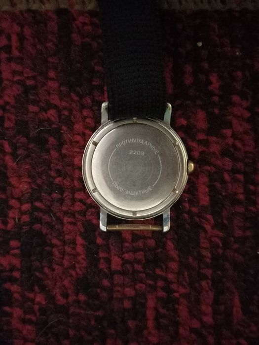 Часы советские механические и электронные