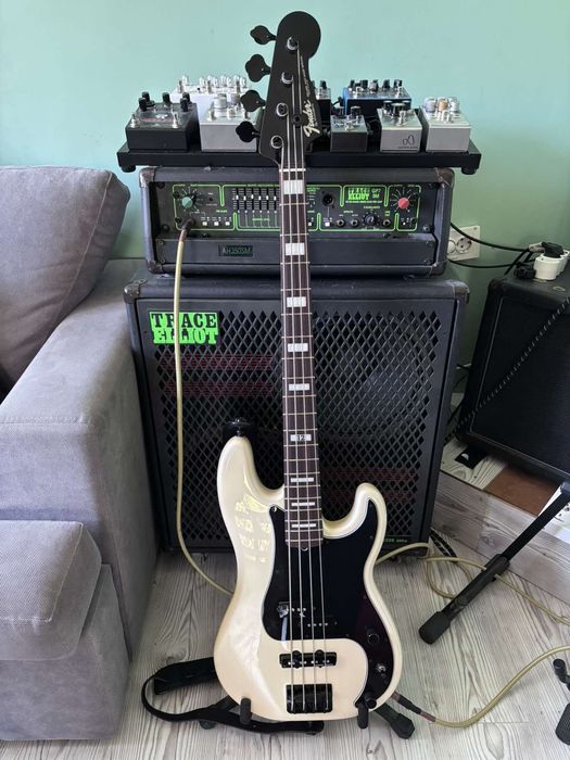 Fender Duff McKagan Bass + Trace Eliot AH350SM + 1228 300W CAB