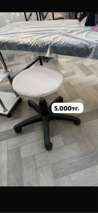 Стул на колесиках для мастеров