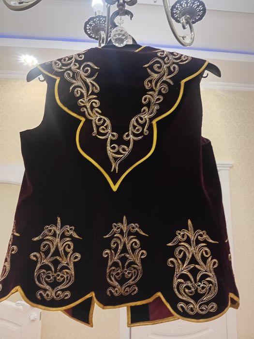 Кәжекей, камзол , ақ көйлек