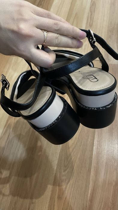 Обувь на подошве летнее