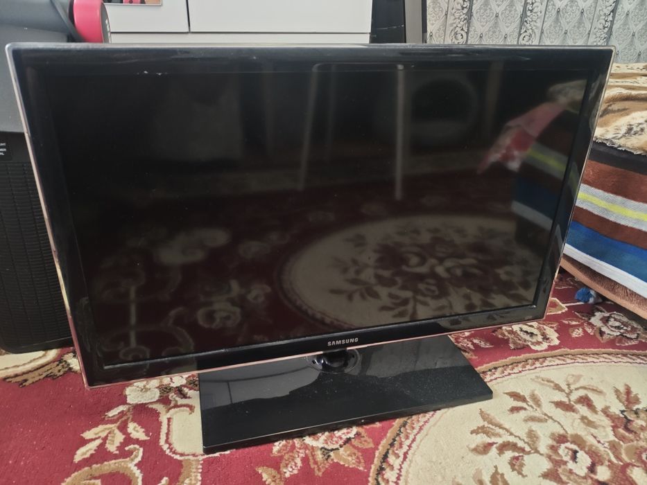 Продам телевизор Samsung UE32D4000