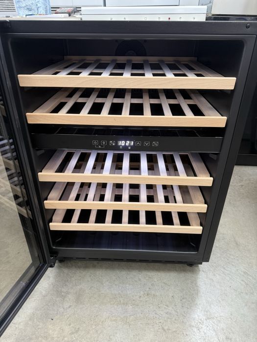 Охладител витрина WINE COOLER