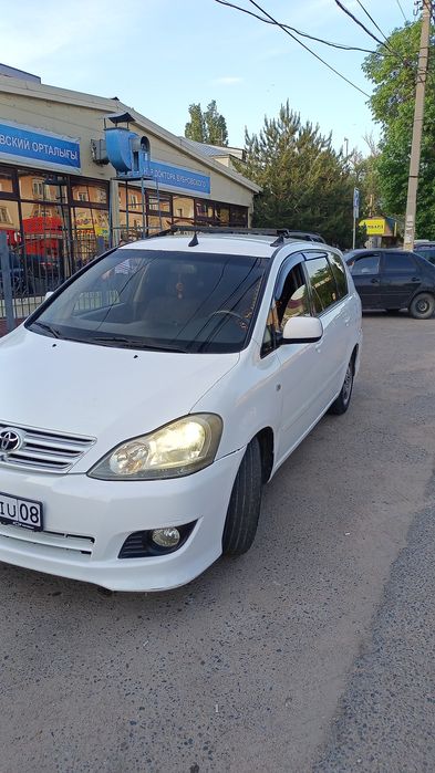 Тойота Авенсис Версо