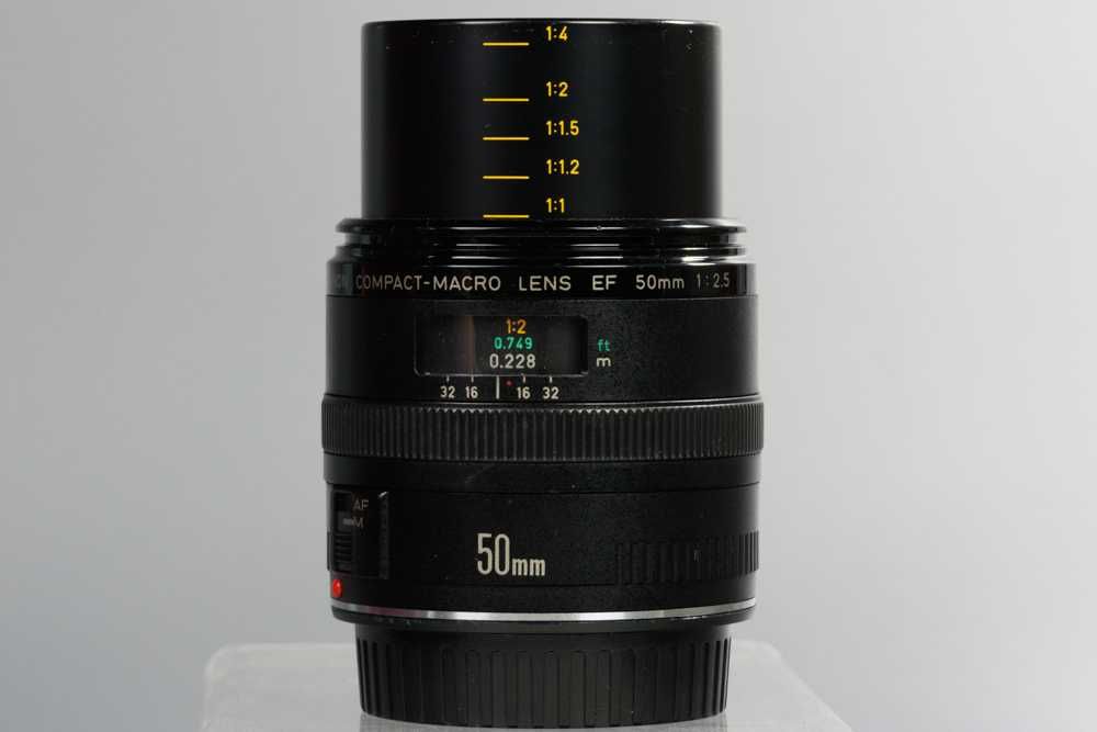 Canon EF 50 f/2.5 Macro