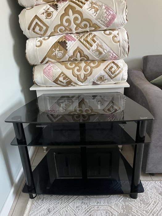 Стеклянная тумба / подставка под телевизор