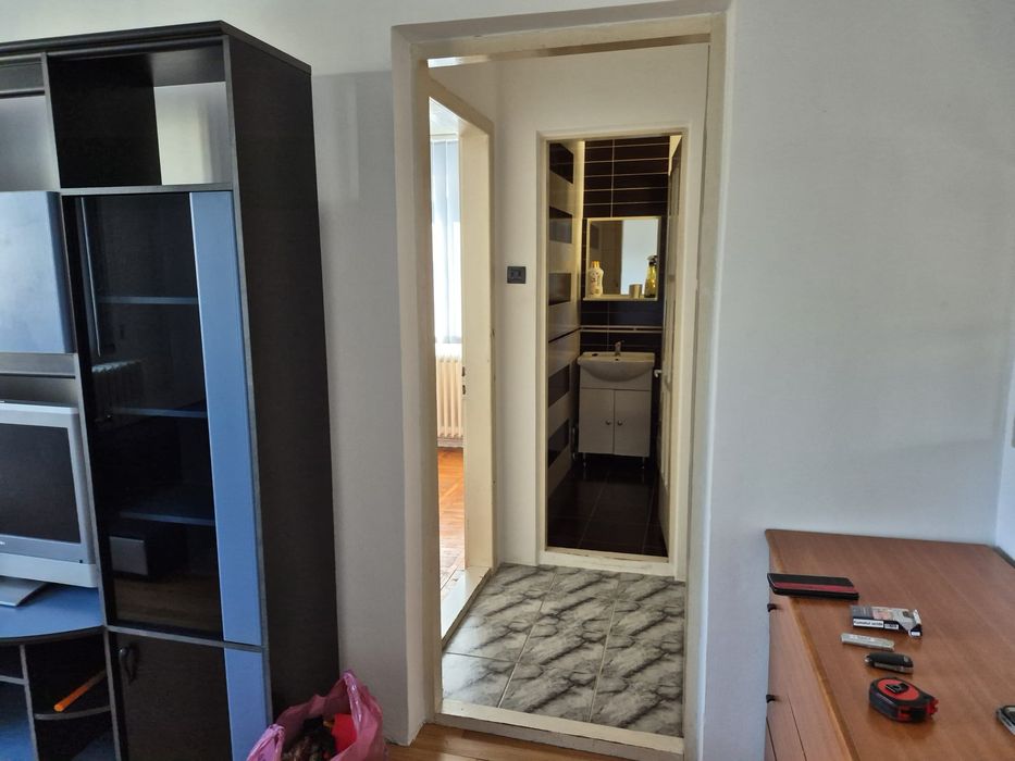 Apartament semidecomandat