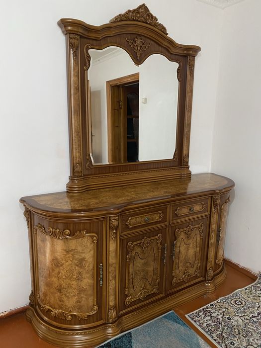 Продаётся мебельный гарнитур в классическом стиле