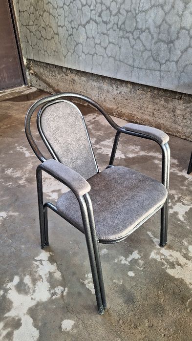 Stullar hovli uchun juda baquvvat