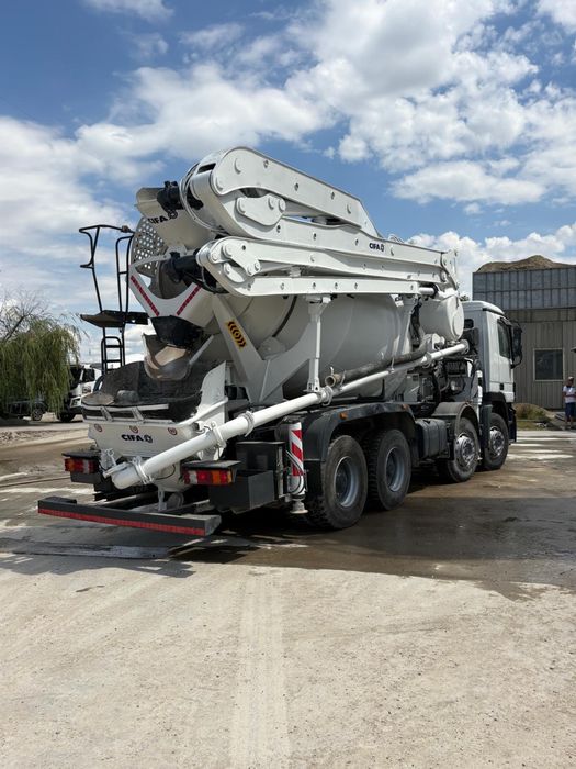 Se vinde pompa beton