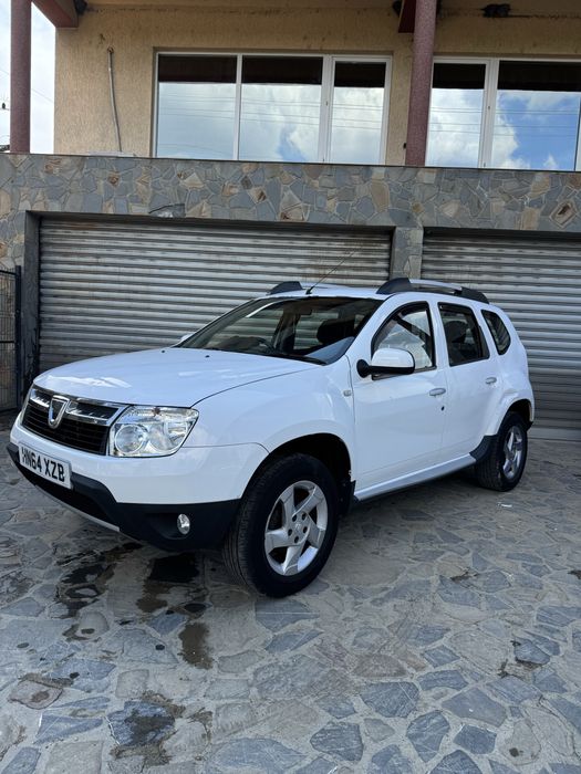 Dezmembrari dacia duster 1.5 4x4 / cutie viteze 6+1 / cutie transfer / faruri dacia / usa / grup spate / aripa fata / trager duster / bara fata duster