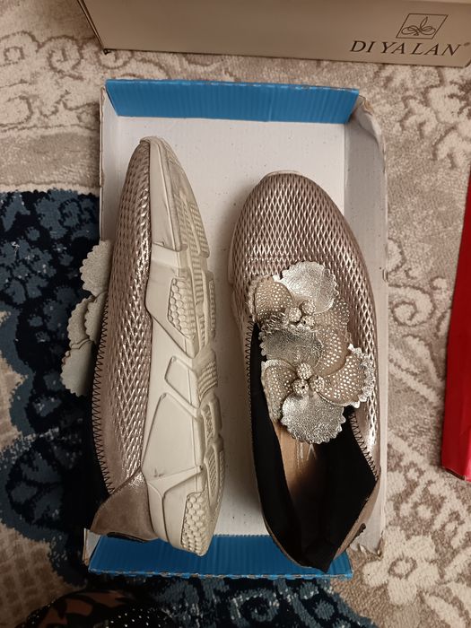 Обувь для спорта на выход