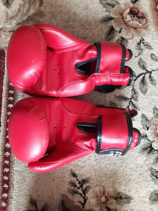 Продам боксерские перчатки