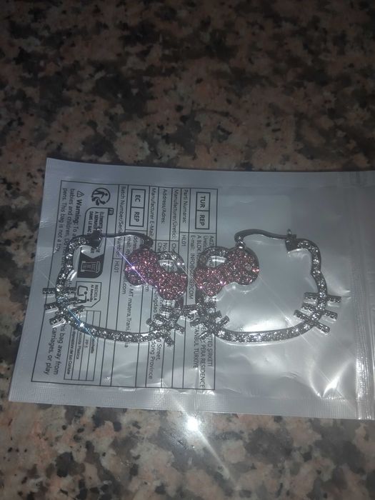 Блестящи обеци Hello Kitty с розови детайли и кристали