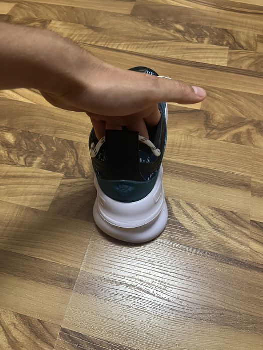 Versace chain reaction blue