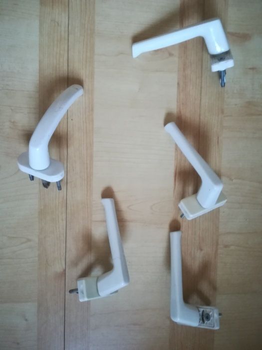 Продавам употребявани алум. дръжки за прозорец 10лв/бр