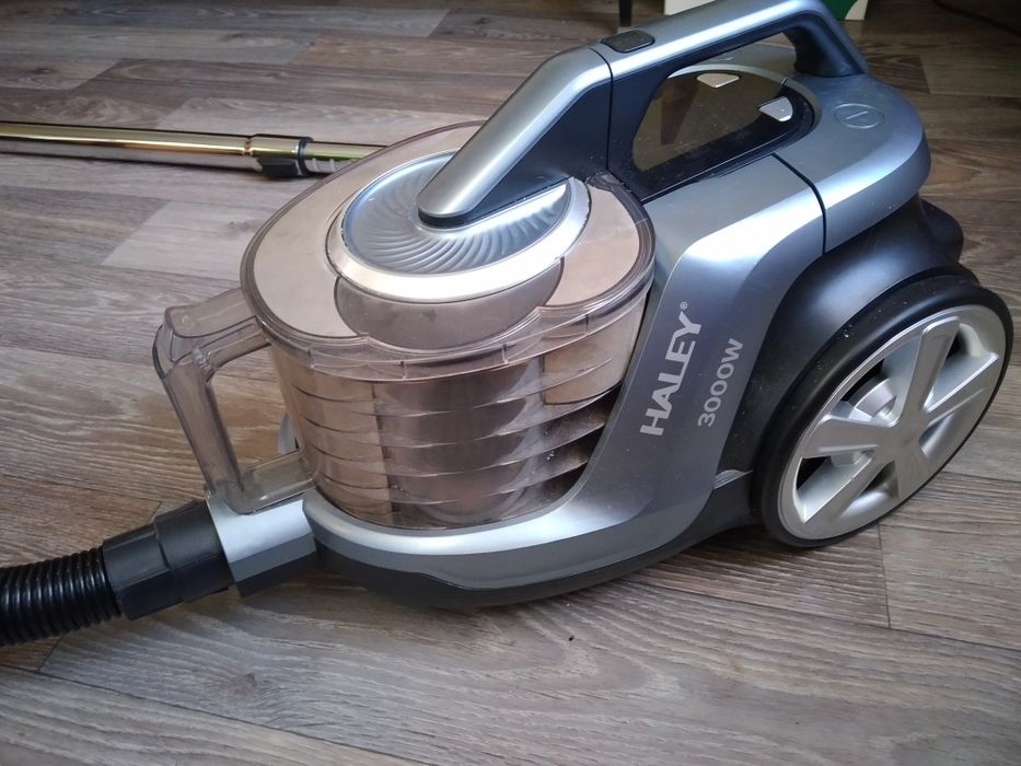 Продам пылесос  Haley HY-9916