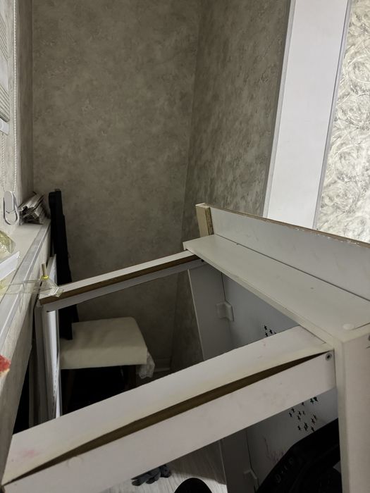 Стол, хонтахта, белого цвета, б/у, в нормальном состояниии