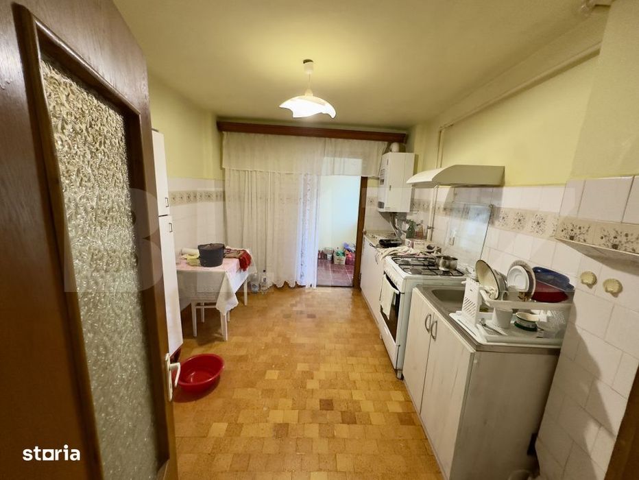 Apartament 3 camere decomandat, 76 mp, 2 bai, balcon, etaj 2 – Cugir
