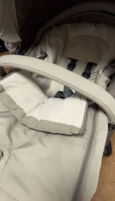 Cărucior Premium Stokke Xplory V4 Beige Melange - Stare Foarte Bună