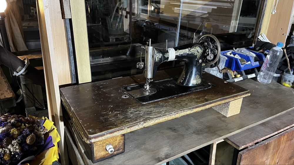 Винтажная швейная машинка