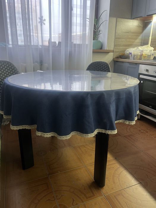 Обеденный стол ,крепкий !