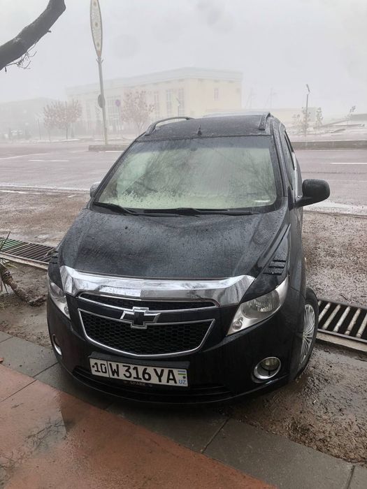 Spark yili 2012 rangi qora