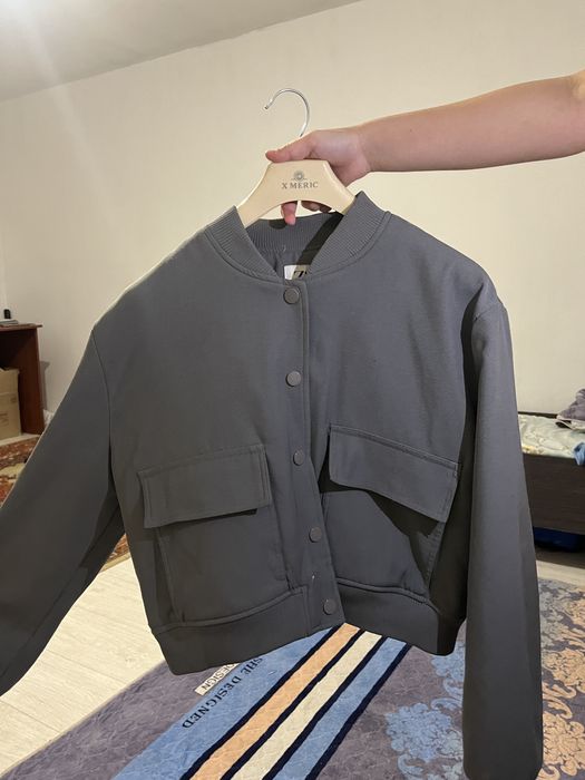 Бомбер, и кожак куртка