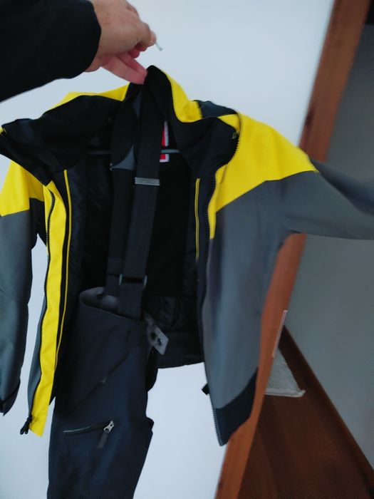 Vând costum ski 10 ani