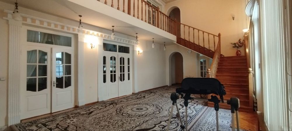 Иззада катта учаска сотилади