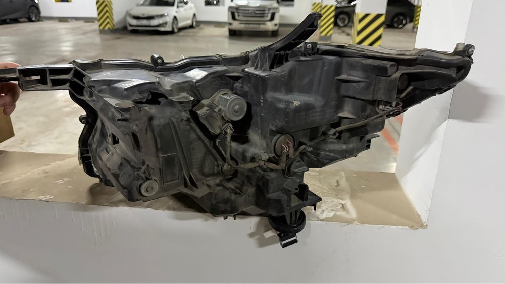 Права фара toyota prado