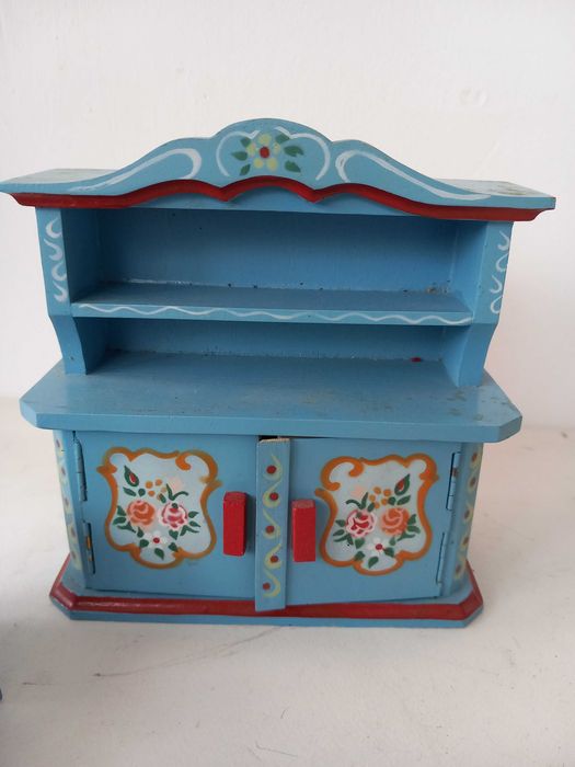 Mobilier Vechi In Miniatura,Anii ''70