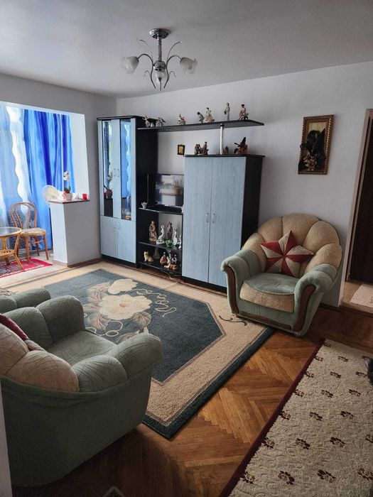 Apartament 2 camere de vanzare, zonă de sus – Onești