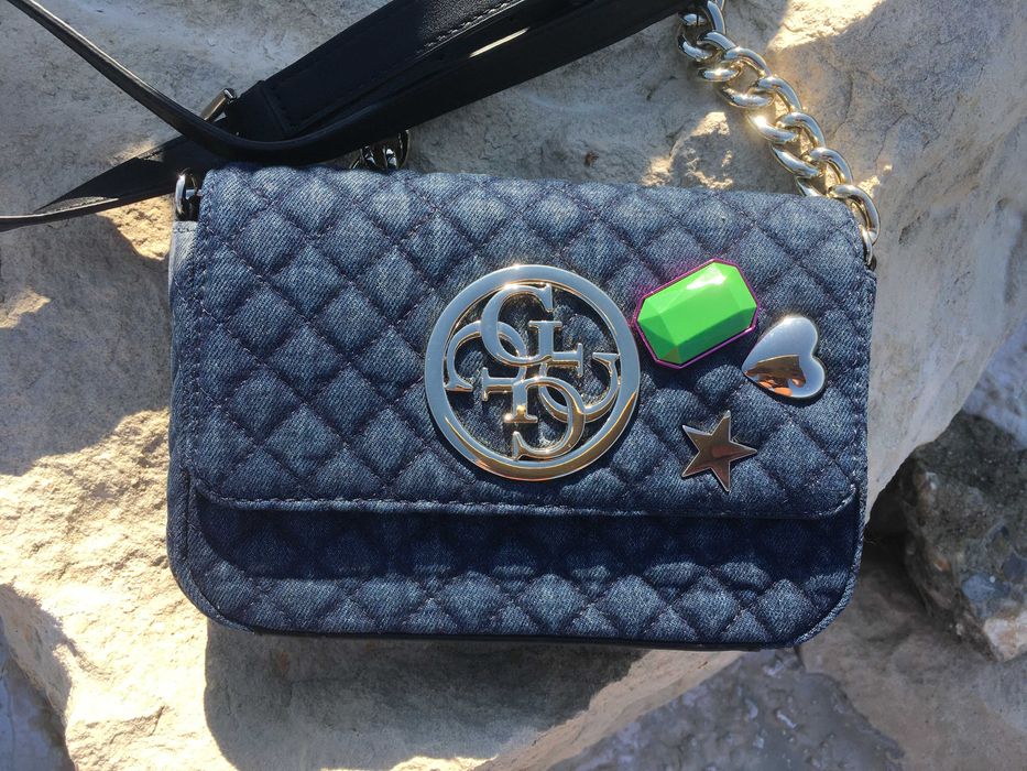 GUESS чанта с камъни