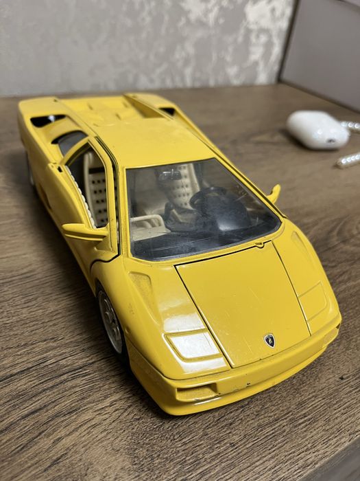 Метална кола lamborghini 1:18