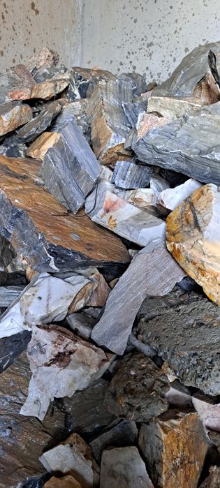 Тог тошлари  сотилади