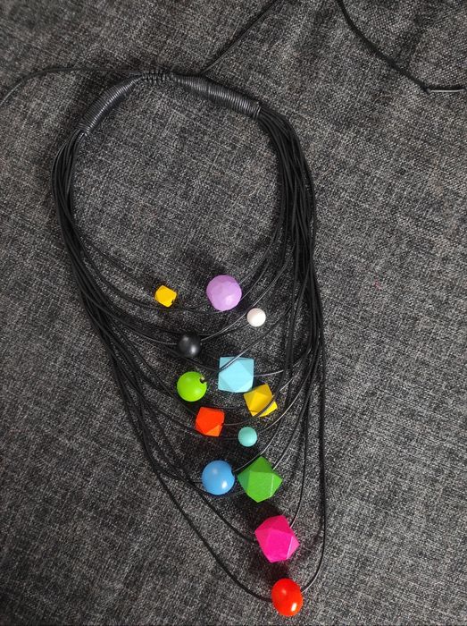Ефектно цветно колие с подарък обеци