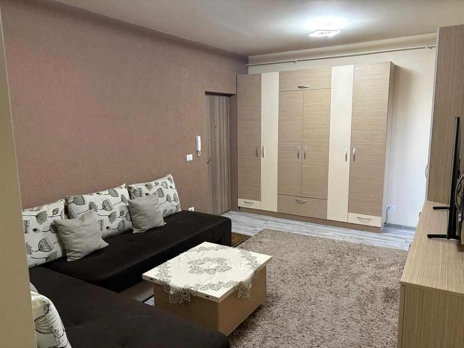 Proprietar vând apartament 3 camere mobilat în Giroc