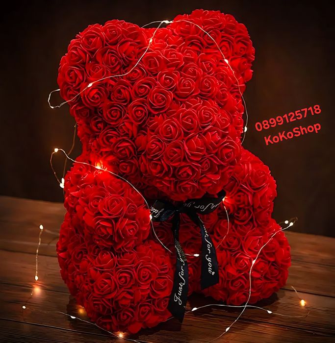 Мече от рози с LED светлини – подарък за Св. Валентин