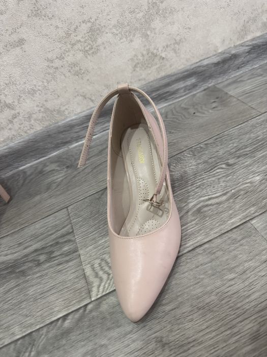 Продам женские туфли