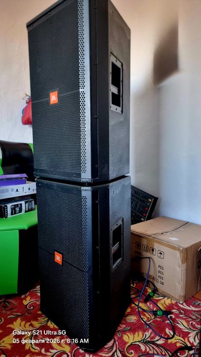 Продам 2шт калонки JBL в отличном состоянии почти новый