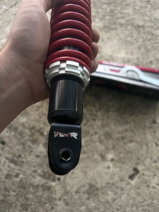 Амортисьор за скутер нови единия е в кутия