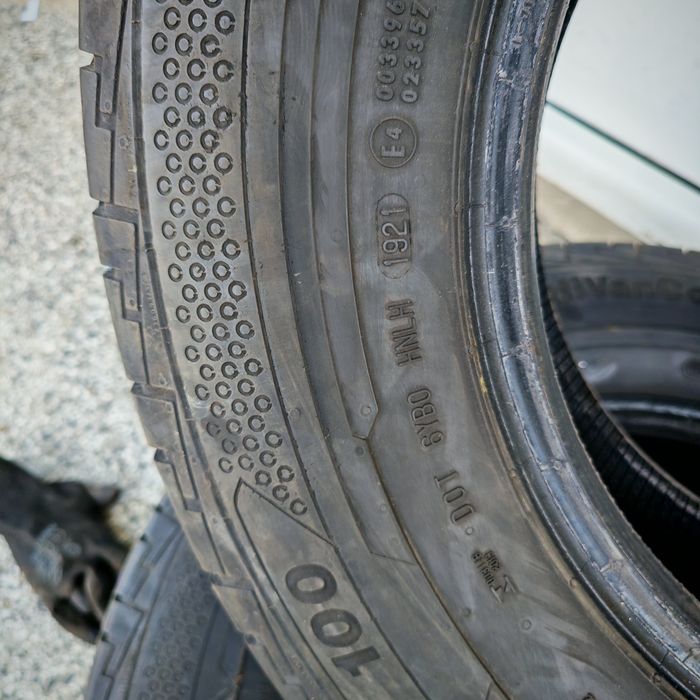 4 бр. Бусови гуми Continental 235/65/16C