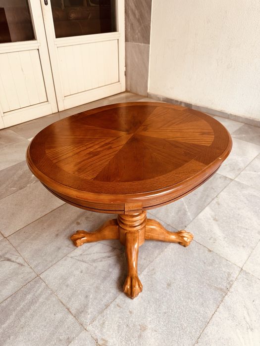 Продавам елегантна винтидж холна маса, произведена в Швеция