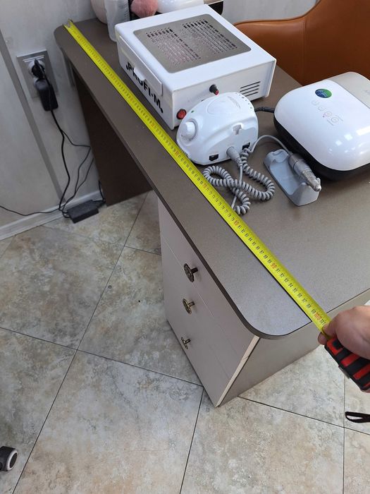 Бюро маса за маникюр