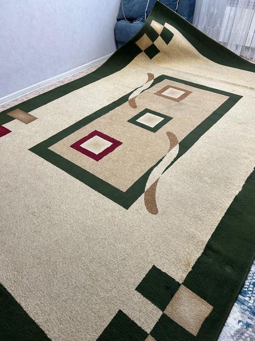 Ковер 2,5*4 метра в очень хорошем состоянии