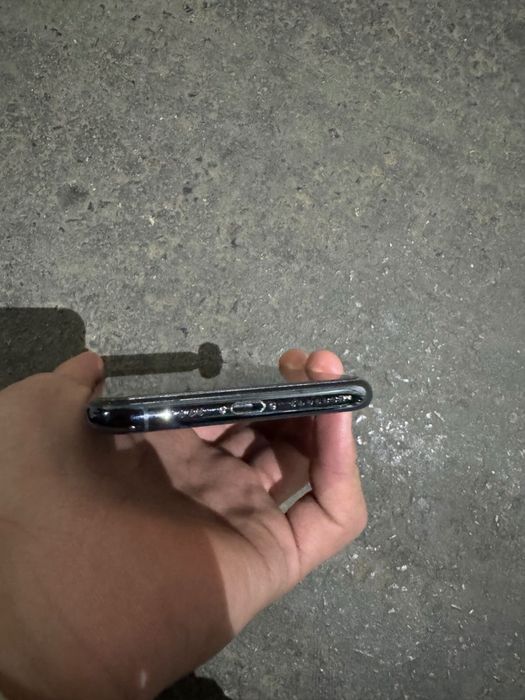 Продам iPhone 11 Pro Max с гарантией